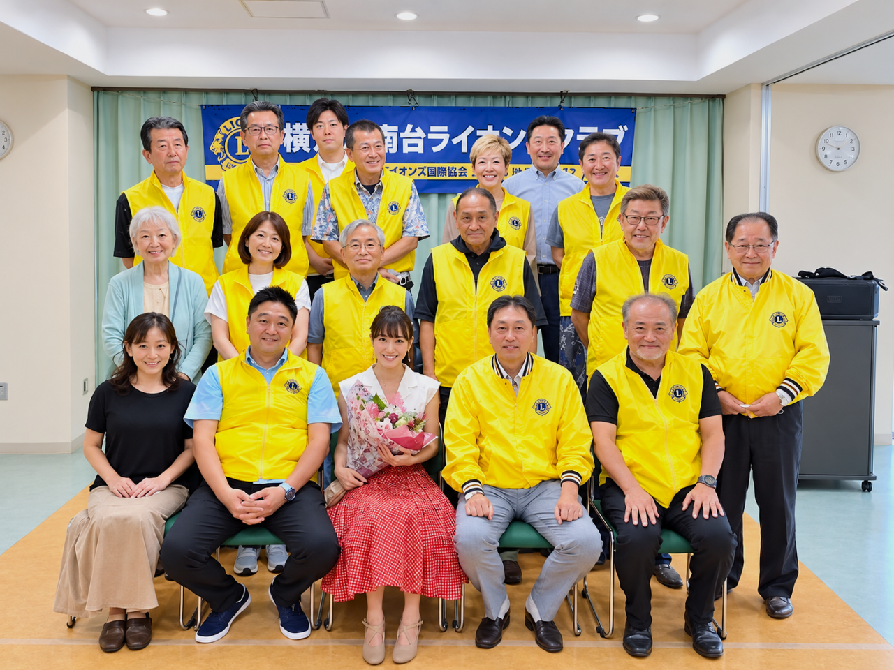 ライオンズクラブの記念集合写真